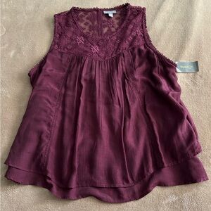 Sleeveless Lace Top in Burgundy/Wine